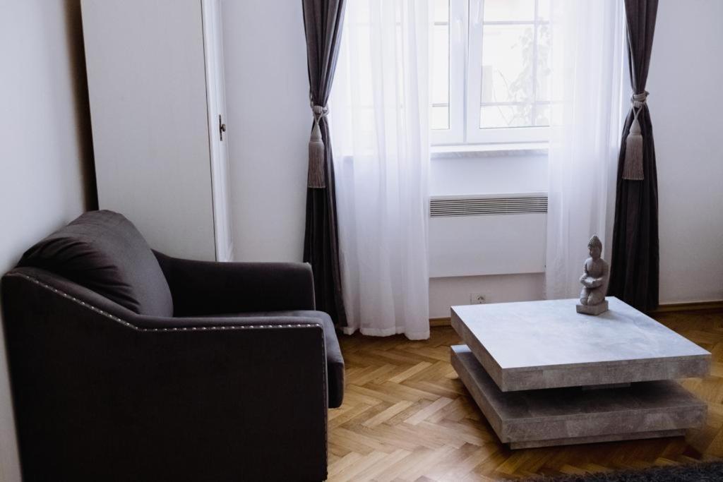 ☆ Bulevard Apartments ☆ Arad Eksteriør billede